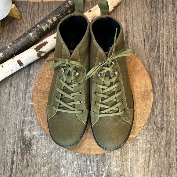 *Dr. Martens | Green Coburg Lace Up Boots Size fits like 10.5 W (marked 10M) - Picture 4 of 15